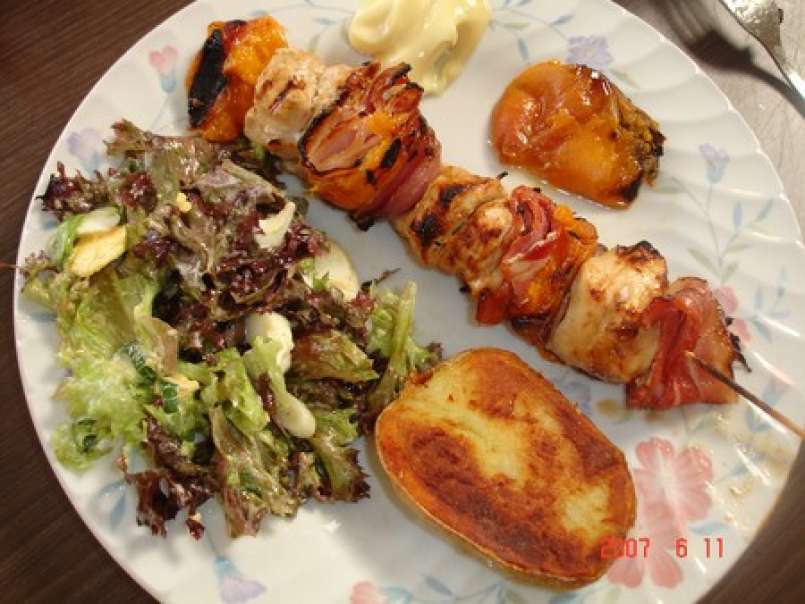 BBC: brochettes de poulet à l'abricot frais, photo 1