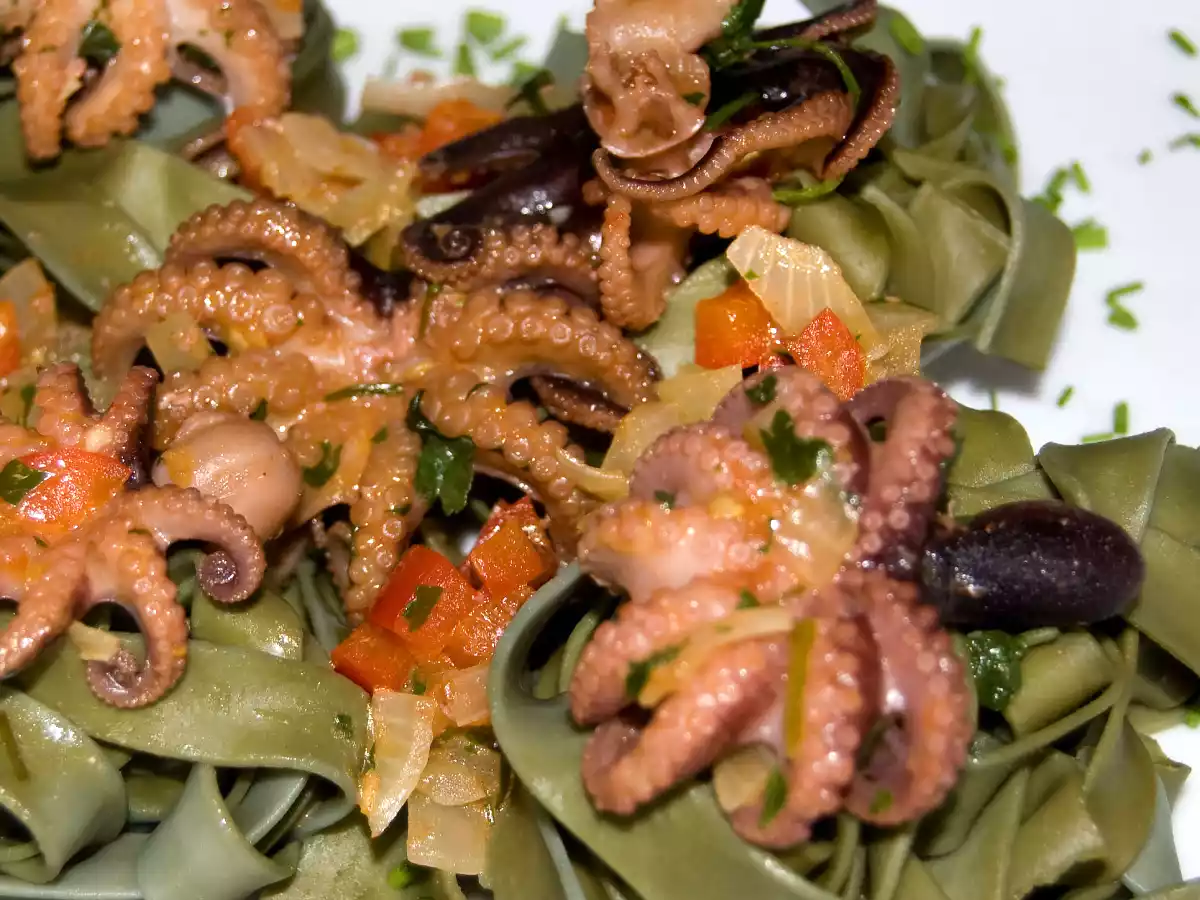 bébés poulpes à la péruvienne, pâtes à la spiruline