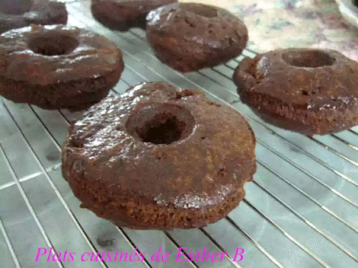 Beignes au chocolat, glacés au miel