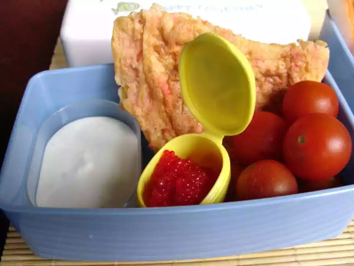 Bento : omelette fourée aux oeufs de lump & salade de chou rouge et pommes - photo 2