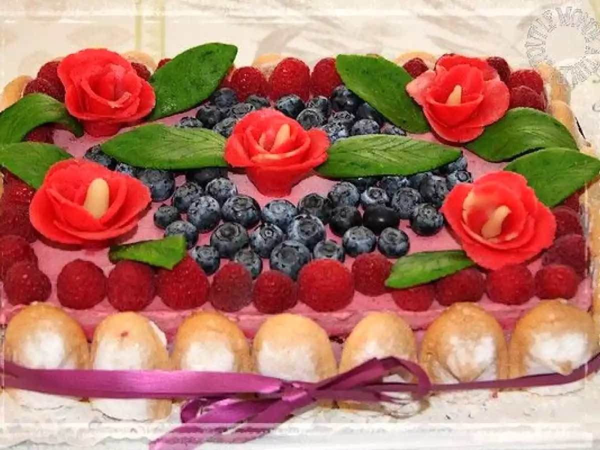 Biscuit à la mousse de framboises