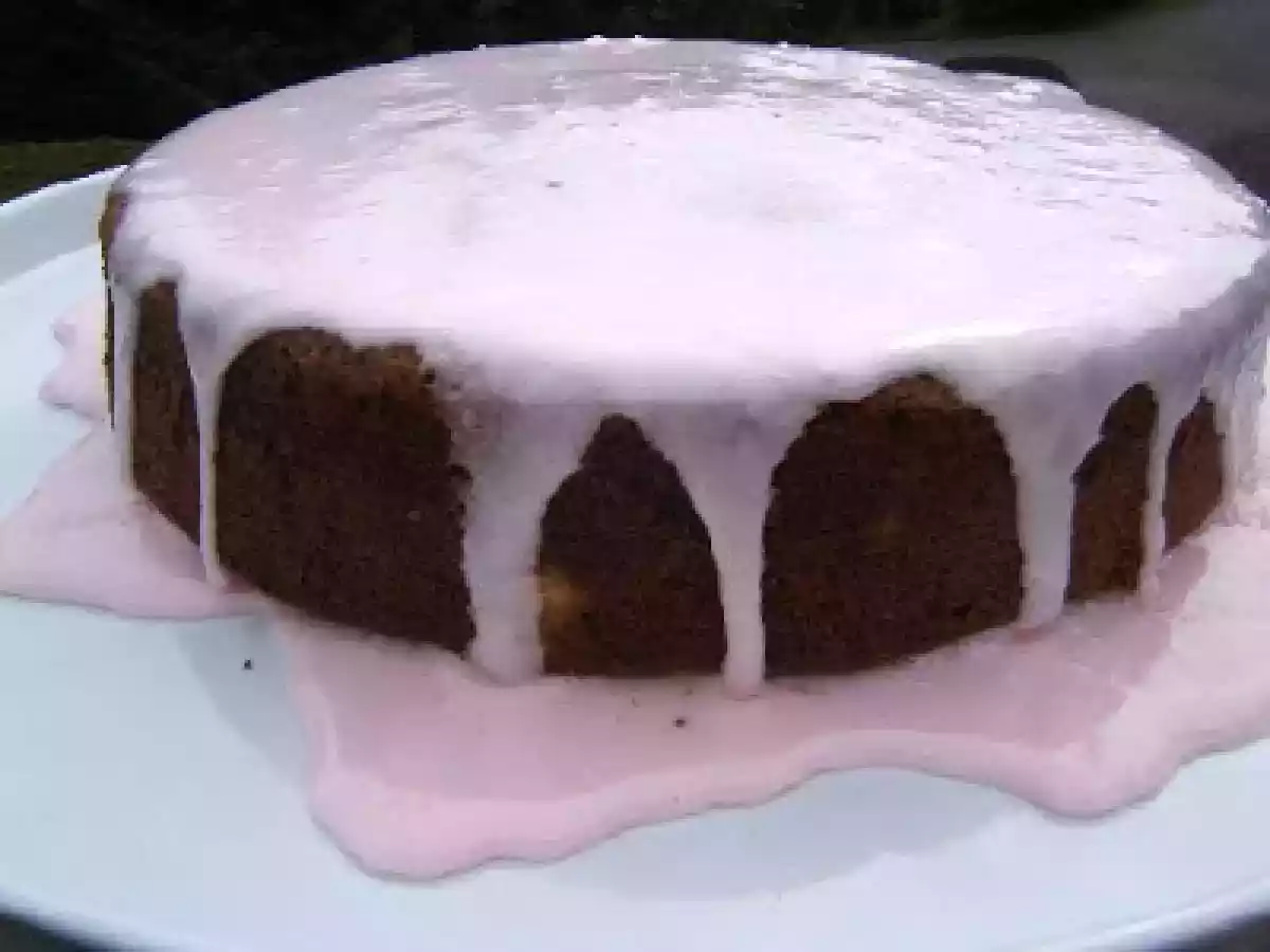 Biscuit de Savoie aux framboises glaçage royal à l'eau de rose