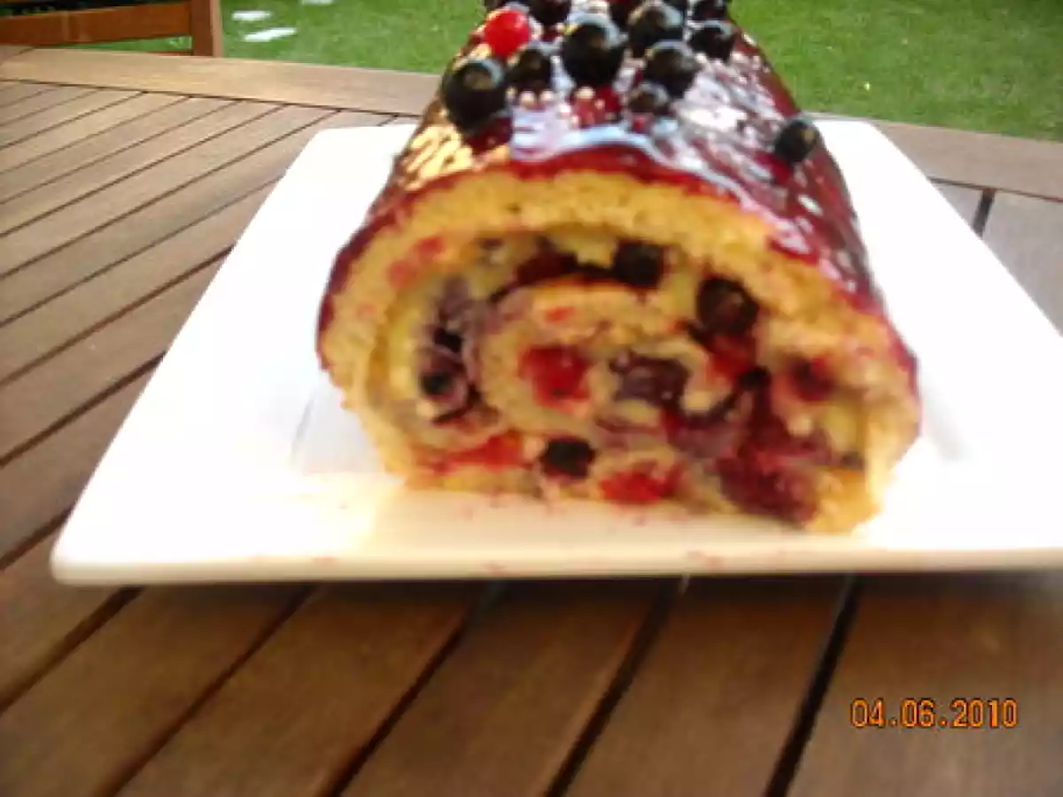 BISCUIT ROULE AUX FRUITS ROUGES - photo 3