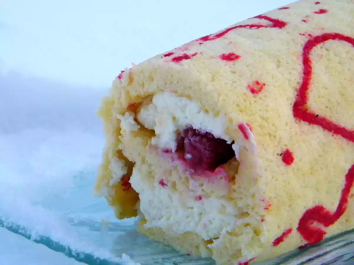 Biscuit roulé, mousse chocolat blanc & framboises - photo 2