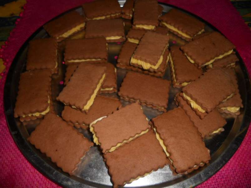 Biscuits au chocolat fourrés à la crème vanille, photo 1