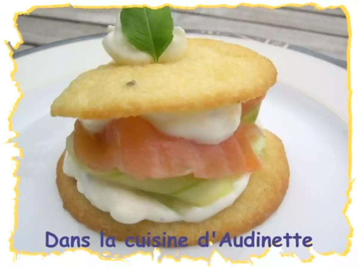 Biscuits au parmesan et ses tagliatelles de saumon fumé et concombre