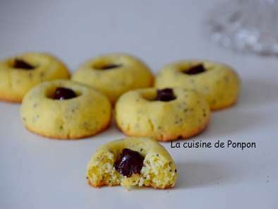 Biscuits aux graines de pavot garnis de ganache choco