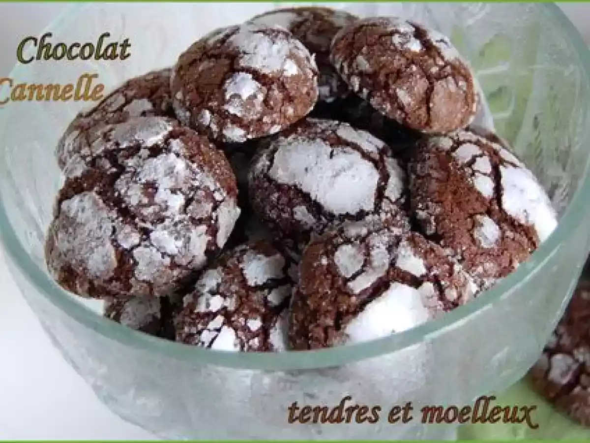 Biscuits craquelés, tendres et moelleux, au chocolat et à la cannelle, sans gluten