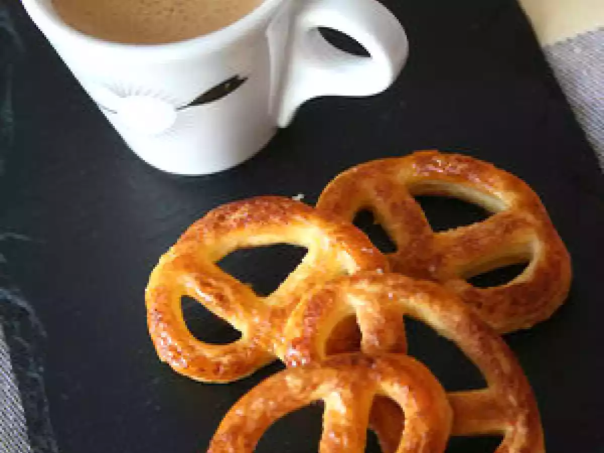 Biscuits feuilletés en forme de Bretzels - photo 2