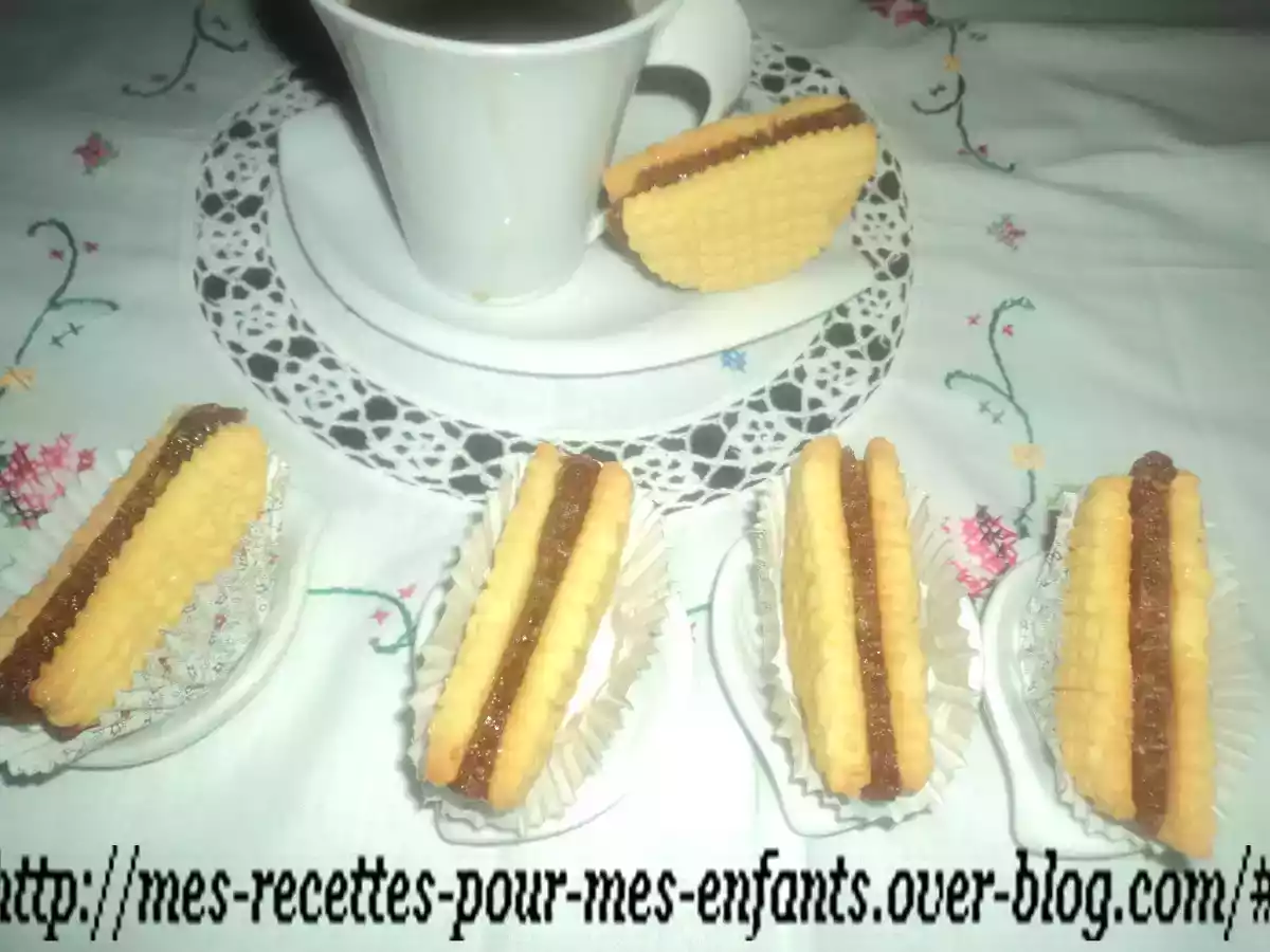 Biscuits mini-sandwich aux dattes