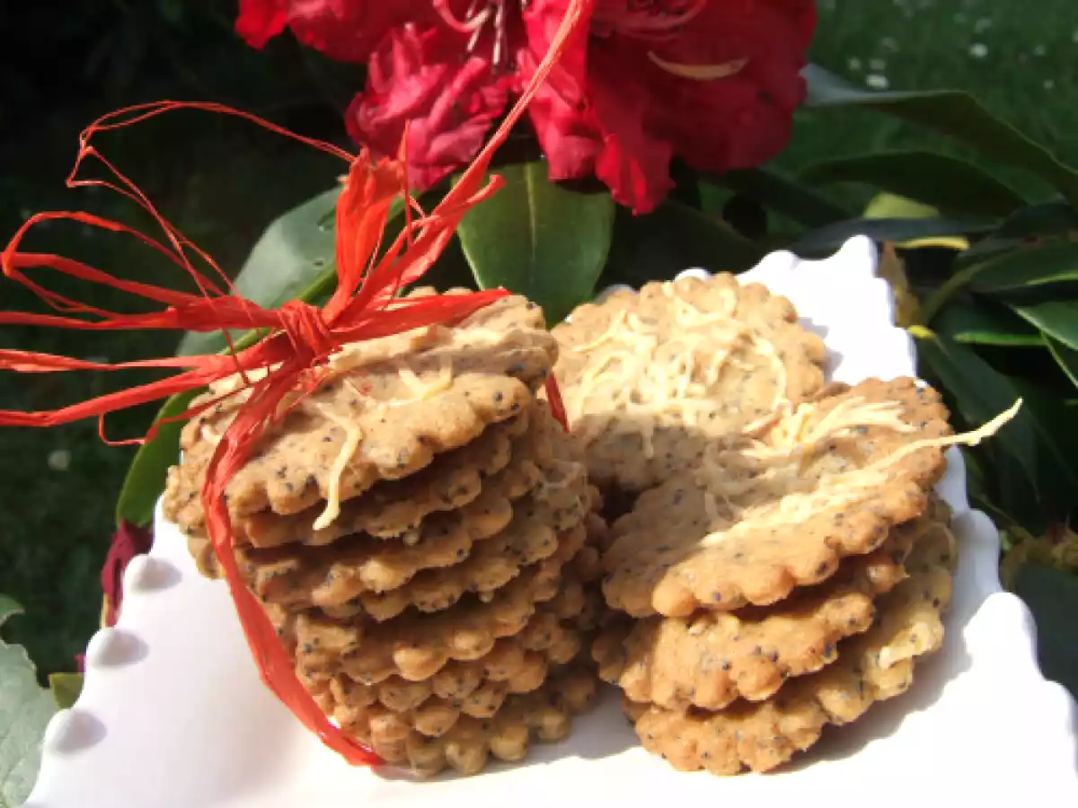 Biscuits paprika et graines de pavot pour l'apéritif
