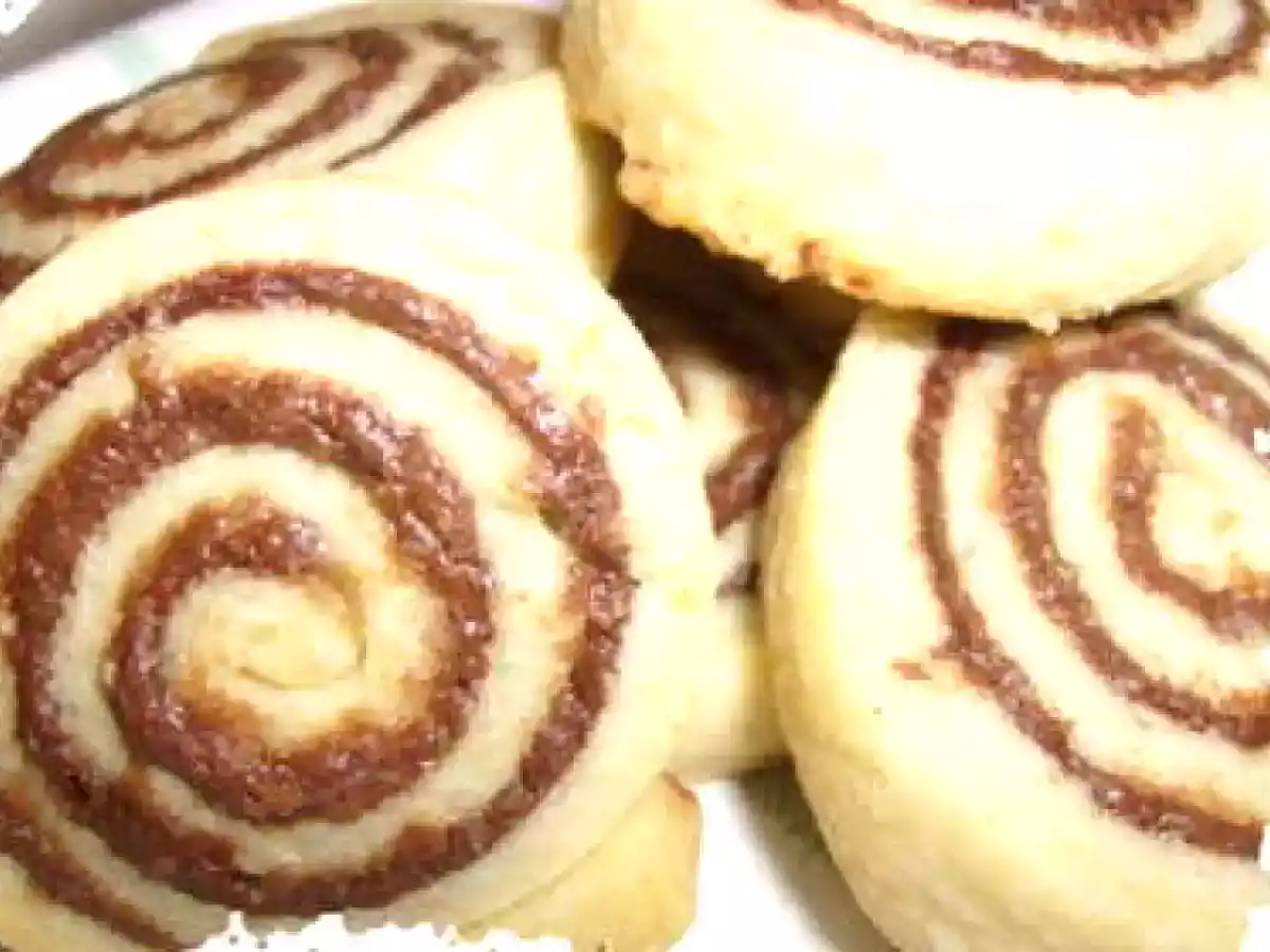 Biscuits roulés au chocolat noir & praliné