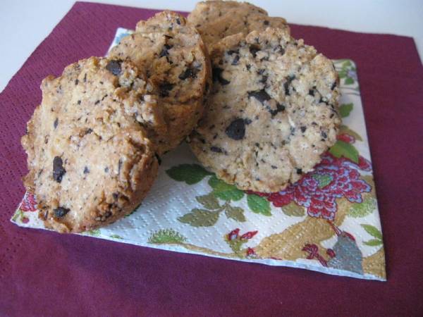 Biscuits sablés à la purée d'amande et aux pépites de chocolat