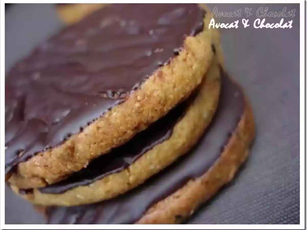 Biscuits sablés quinoa, céréales et graines nappés de chocolat - photo 3