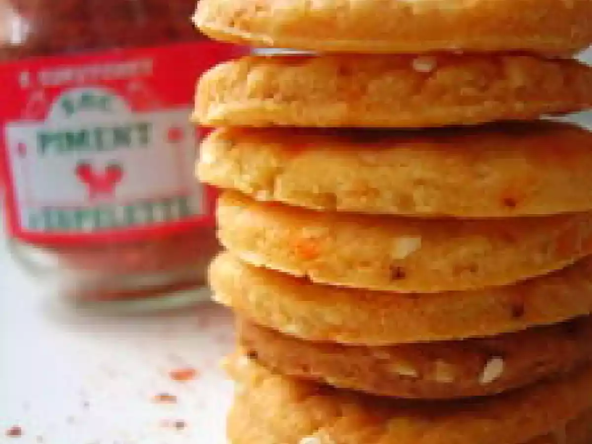 BISCUITS SABLÉS SALÉS À LA FARINE DE MAÏS, PARMESAN, PIMENT D'ESPELETTE ET SÉSAME - photo 2