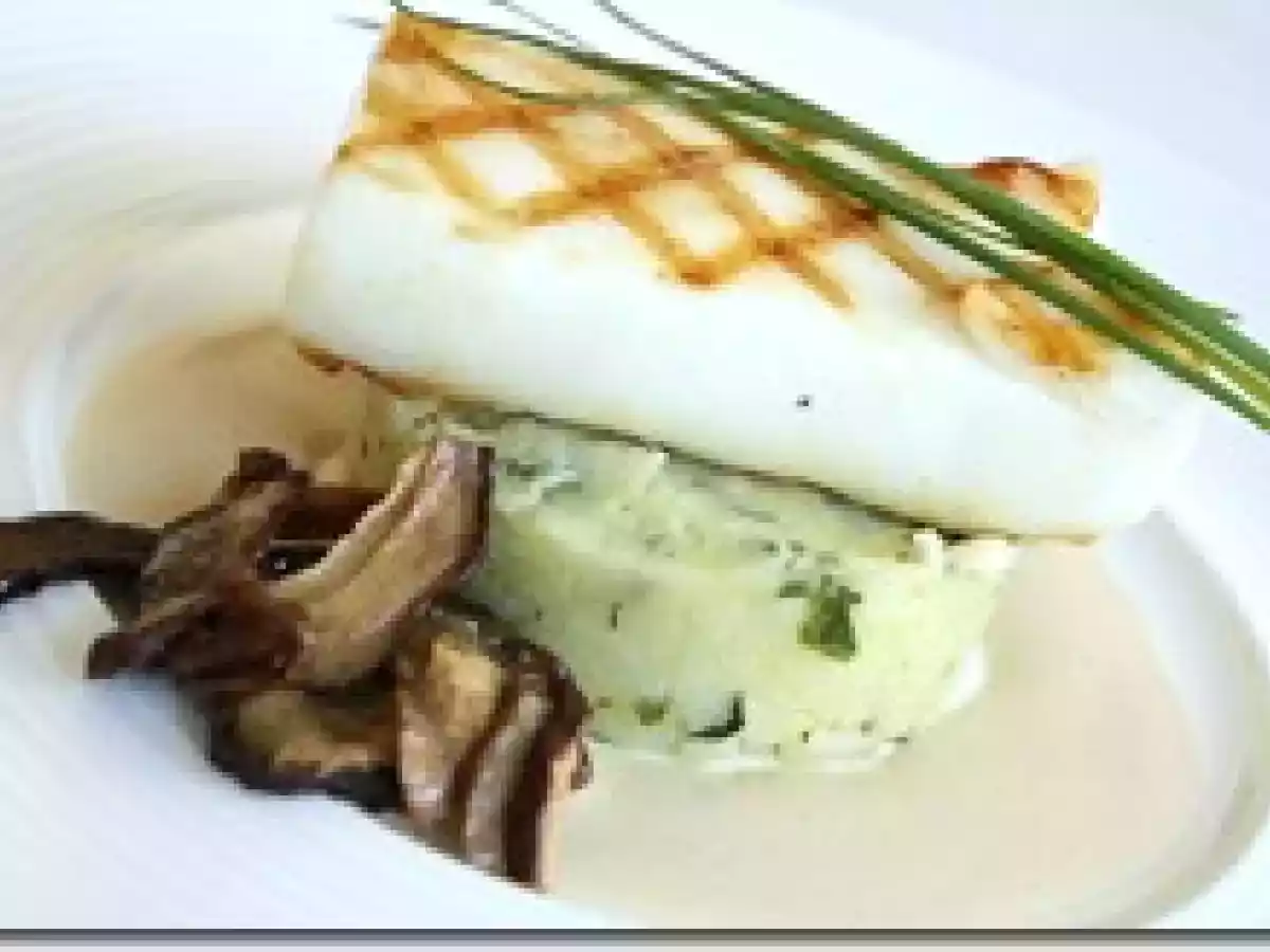 Blanc de Seiche Grillé, Embeurré de Pomme Terre et Emulsion aux Cèpes