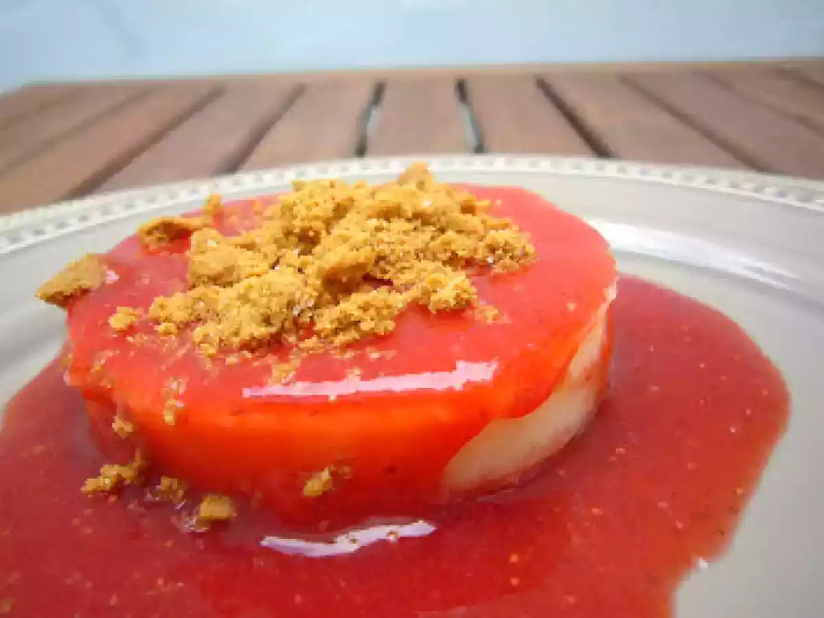 Blanc manger aux amandes, coulis de fraises