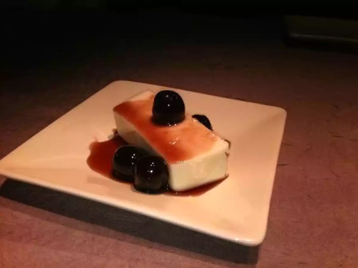 Blanc-manger aux cerises