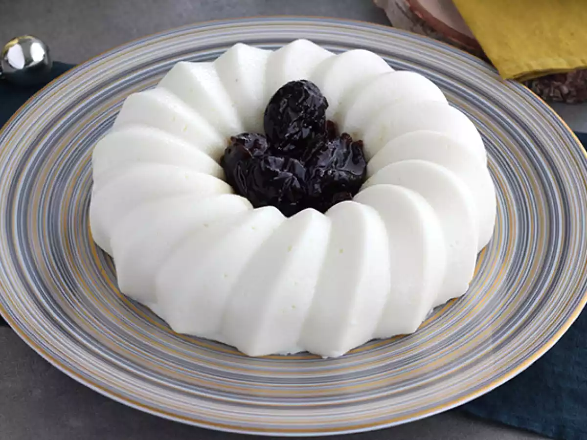 Blanc manger coco et coulis de pruneaux - photo 2