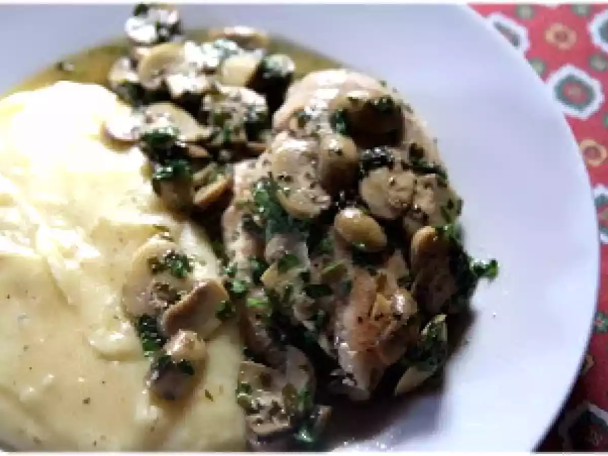 Blancs de poulet braisés aux champignons et polenta crémeuse au four