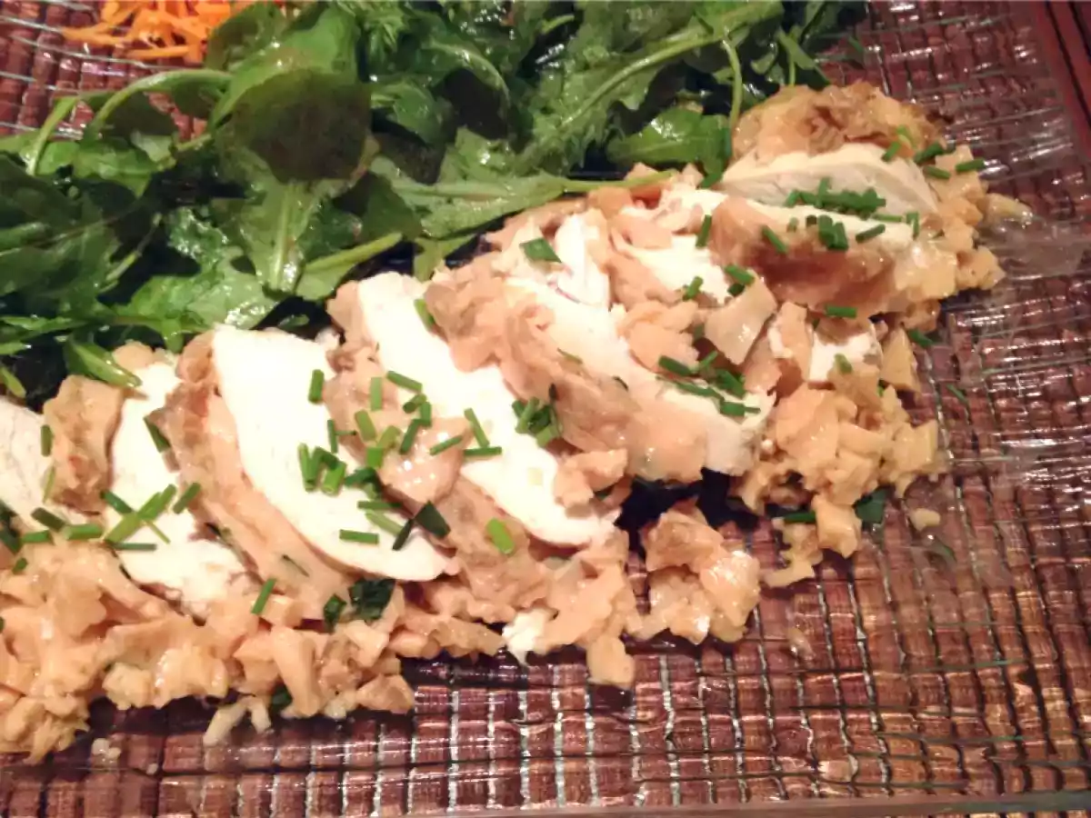 Blancs de poulet en gelée au chèvre et à l'estragon