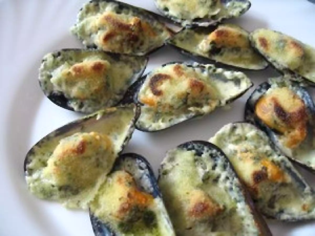 Blancs de seiche à la tapenade et moules au beurre d'ail - photo 2