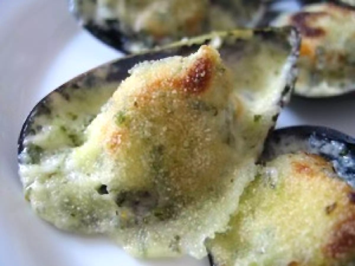 Blancs de seiche à la tapenade et moules au beurre d'ail - photo 4