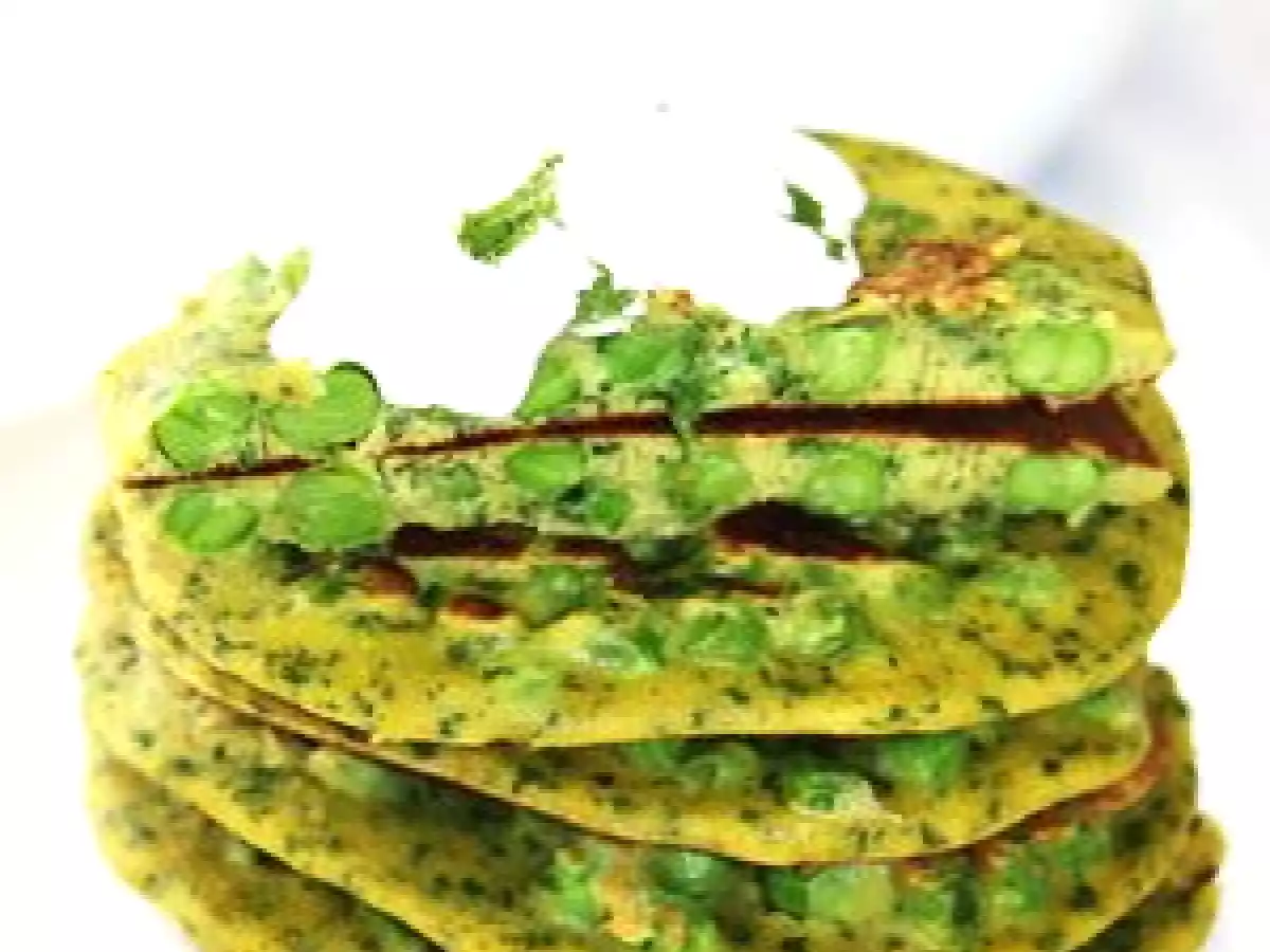 Blinis vert et jaune, sauce à la menthe et lait de coco