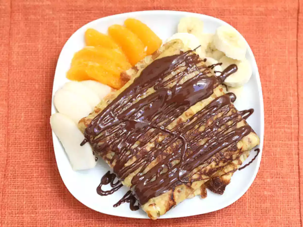 Blintzes à la ricotta, salade de fruits & chocolat fondu
