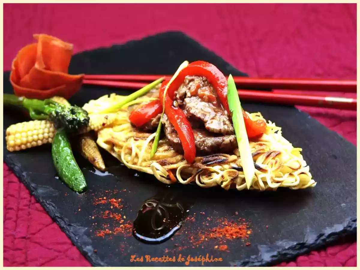 Bœuf à l'Ail et Galette de Nouilles Chinoises