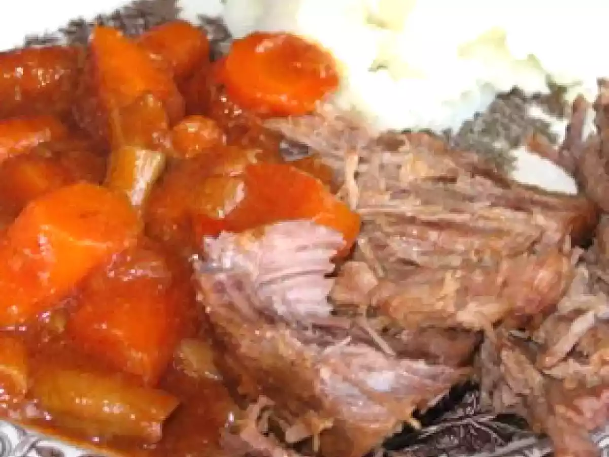 Boeuf braisé à la bière et aux oignons caramélisés