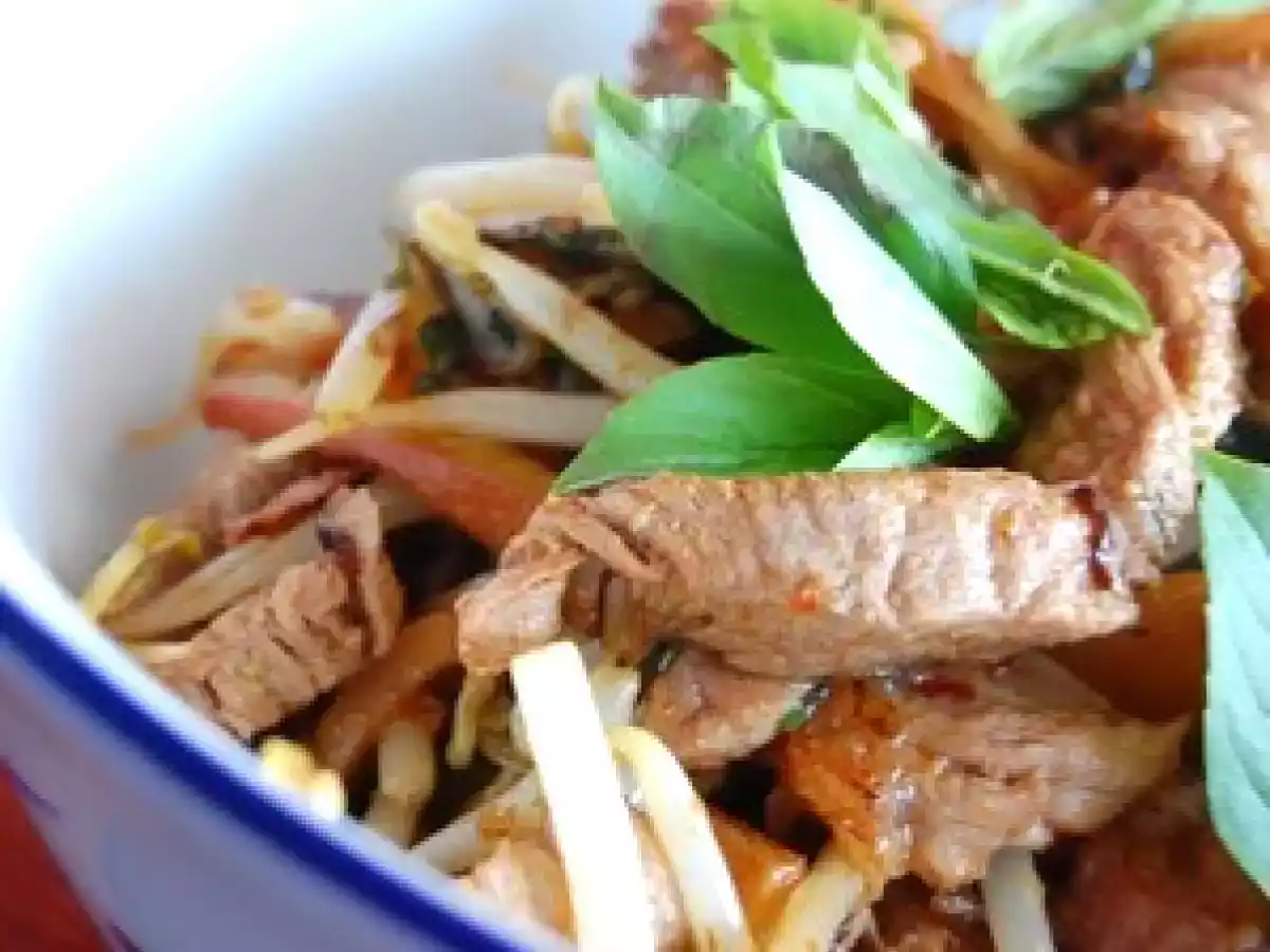 Boeuf épicé, aux pousses de bambou et basilic thaï