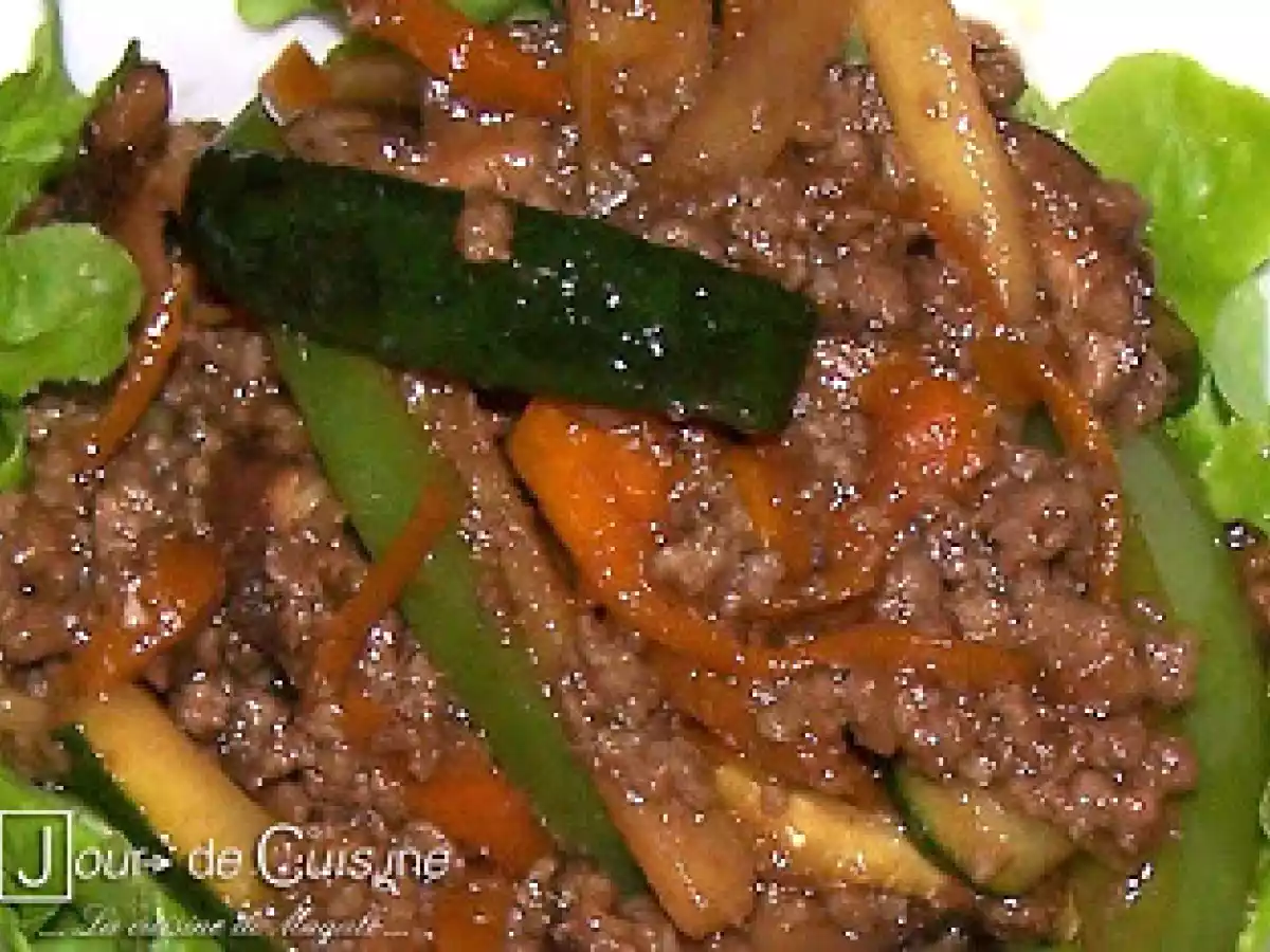 Boeuf sauté aux légumes et laitue - photo 2