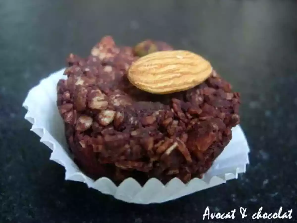 **Bouchée de Granola, Avoine, Fruits Secs & Chocolat au Quinoa**