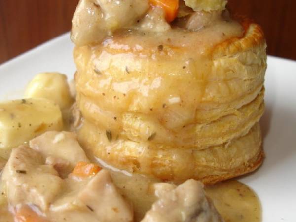 BOUCHEES A LA REINE AUX RIS DE VEAU ET QUENELLES