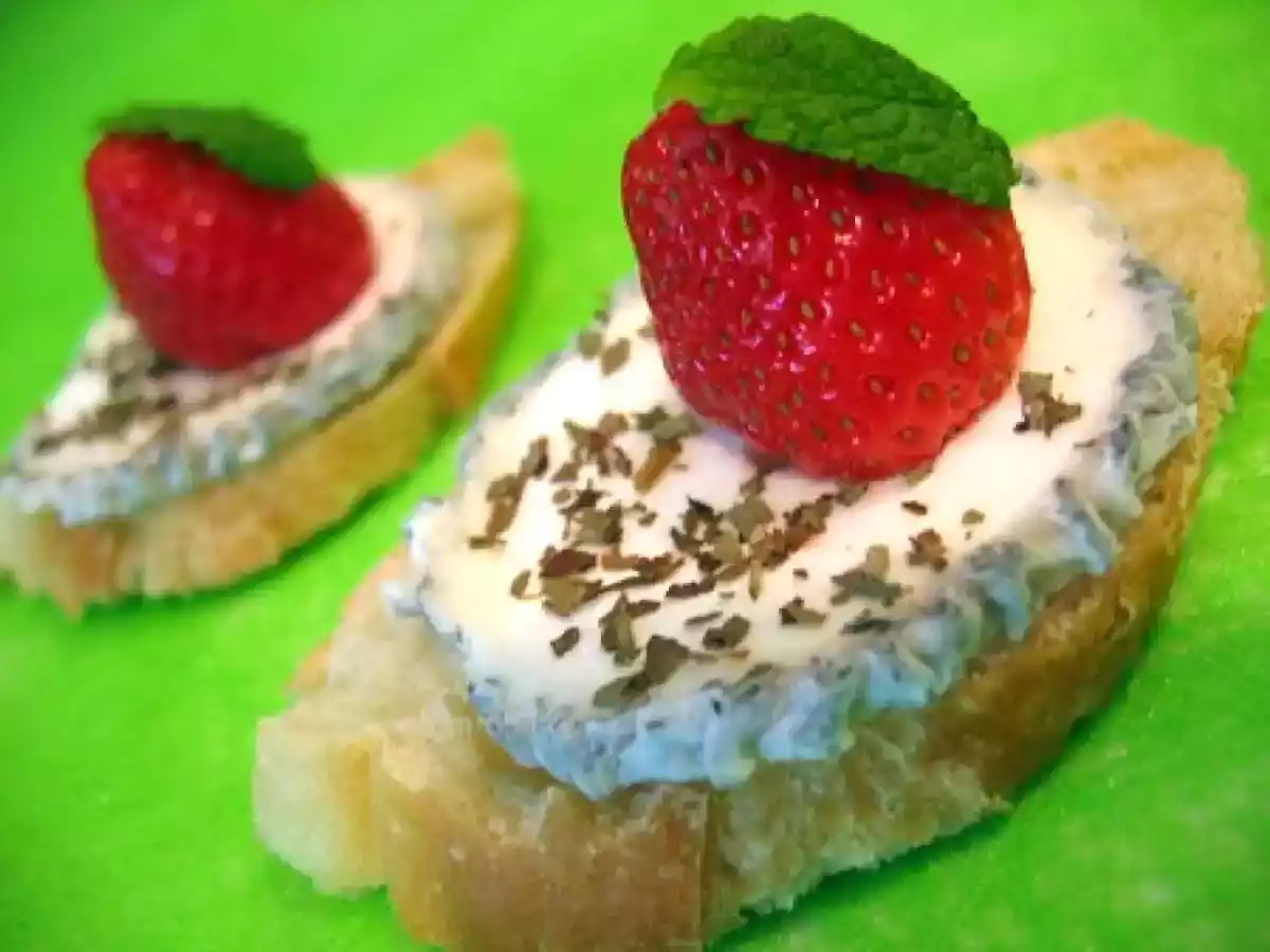 Bouchées apéritives au chèvre et à la fraise