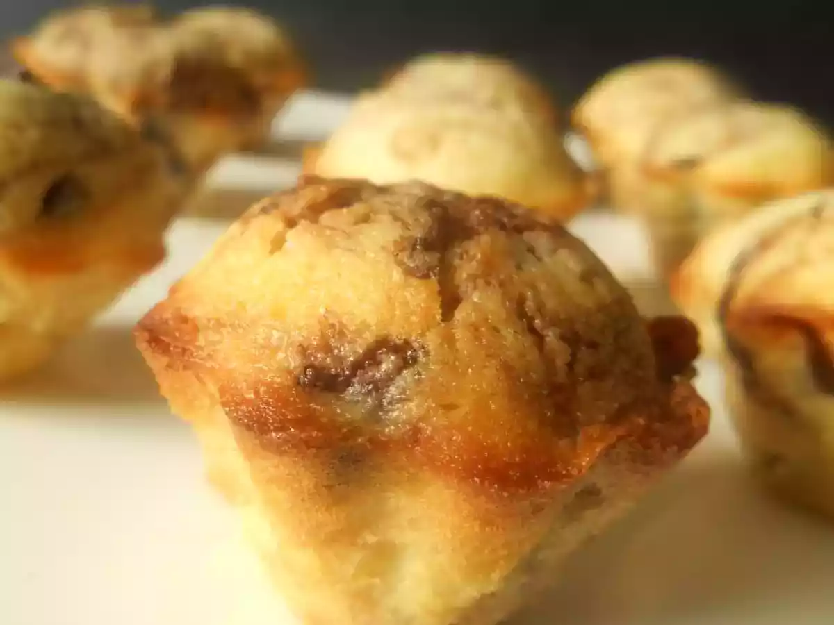 BOUCHÉES AU CHOCOLAT BLANC & PÉPITES DE CHOCOLAT