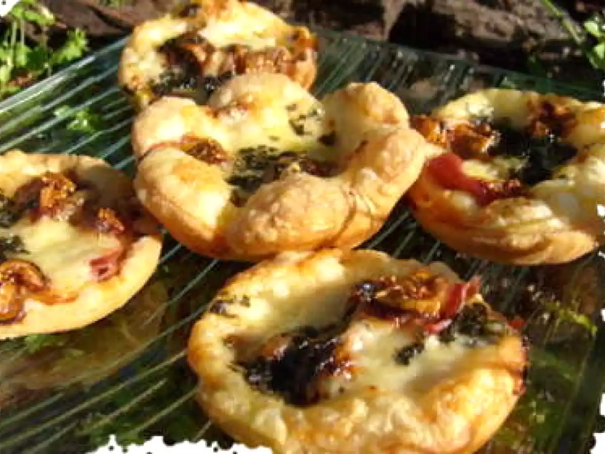 Bouchées au Comté, figues, jambon cru et basilic