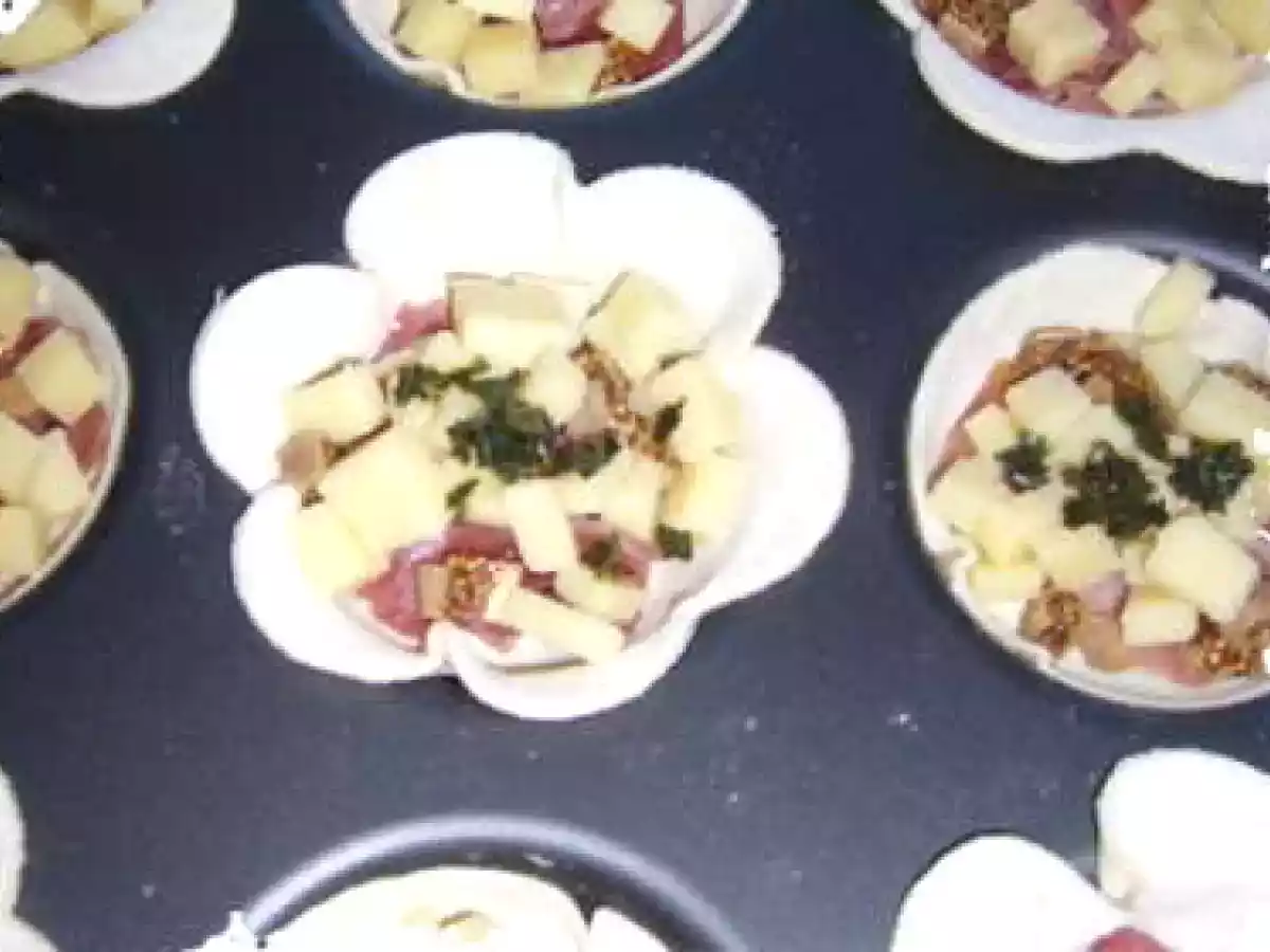 Bouchées au Comté, figues, jambon cru et basilic - photo 2