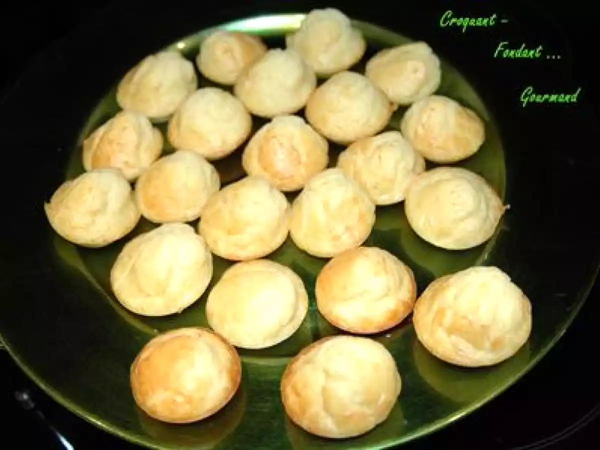 BOUCHÉES au GRUYÈRE