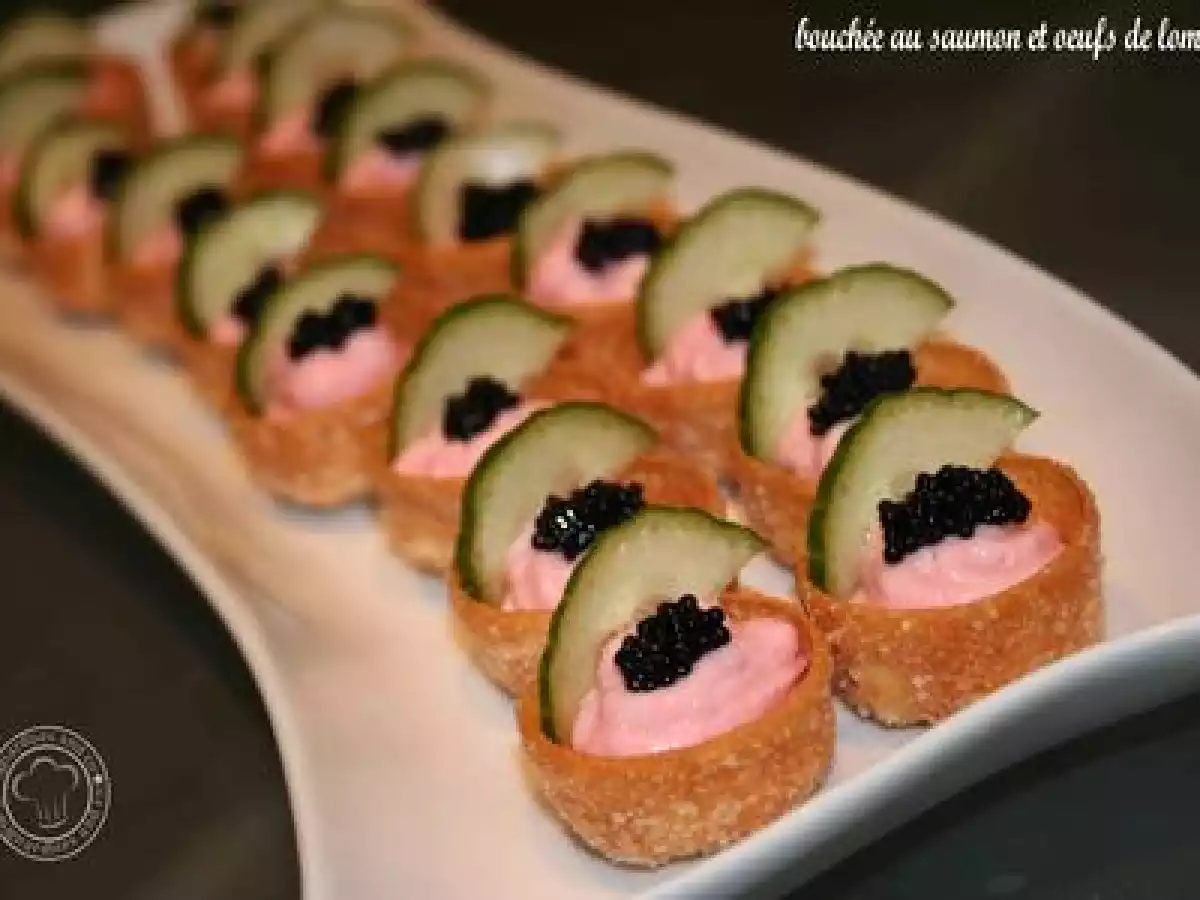 BOUCHEES AU SAUMON ET OEUFS DE LOMPE