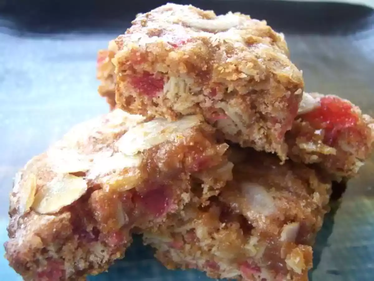 **Bouchées Aux Cerises Confites, Miel Et Amandes...**