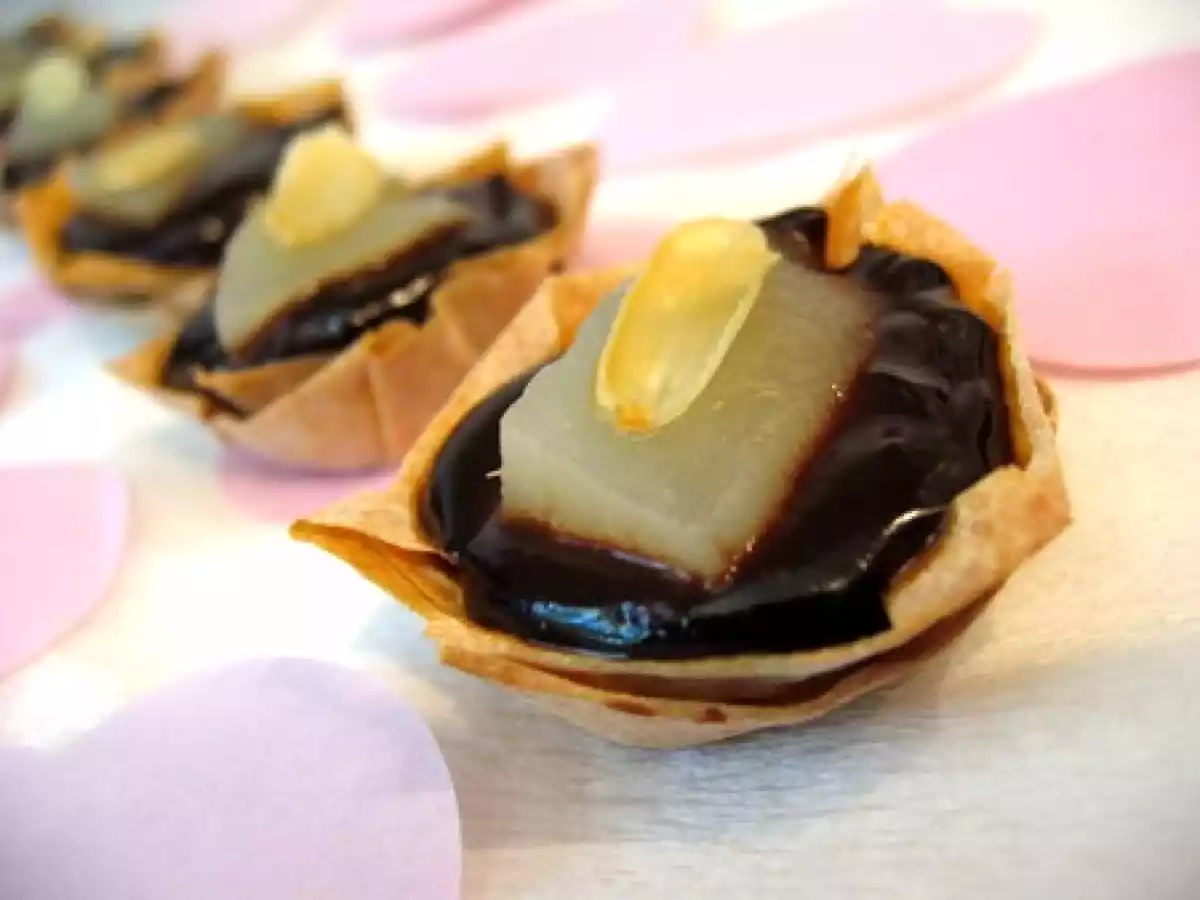 Bouchées croustillantes poire chocolat à la fève tonka