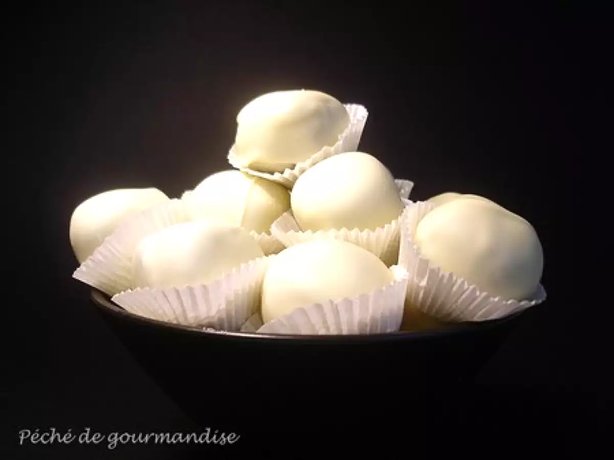 Bouchées de chocolat blanc, ganache au chocolat au lait et aux fruit de la passion
