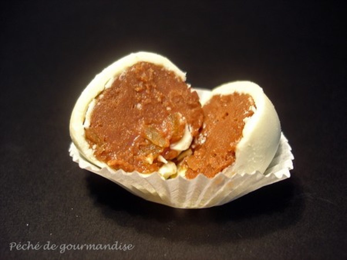 Bouchées de chocolat blanc, ganache au chocolat au lait et aux fruit de