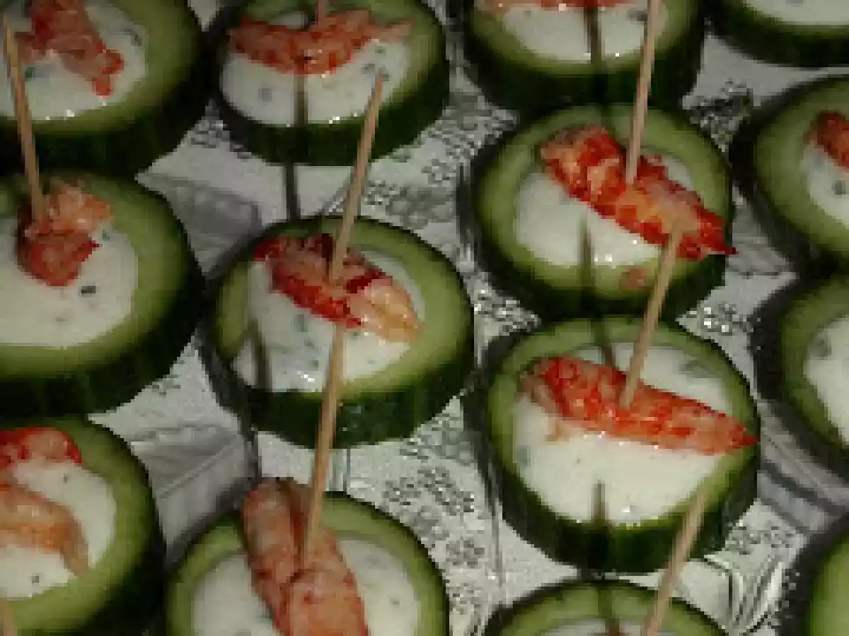 Bouchées de concombre aux queues d'écrevisses