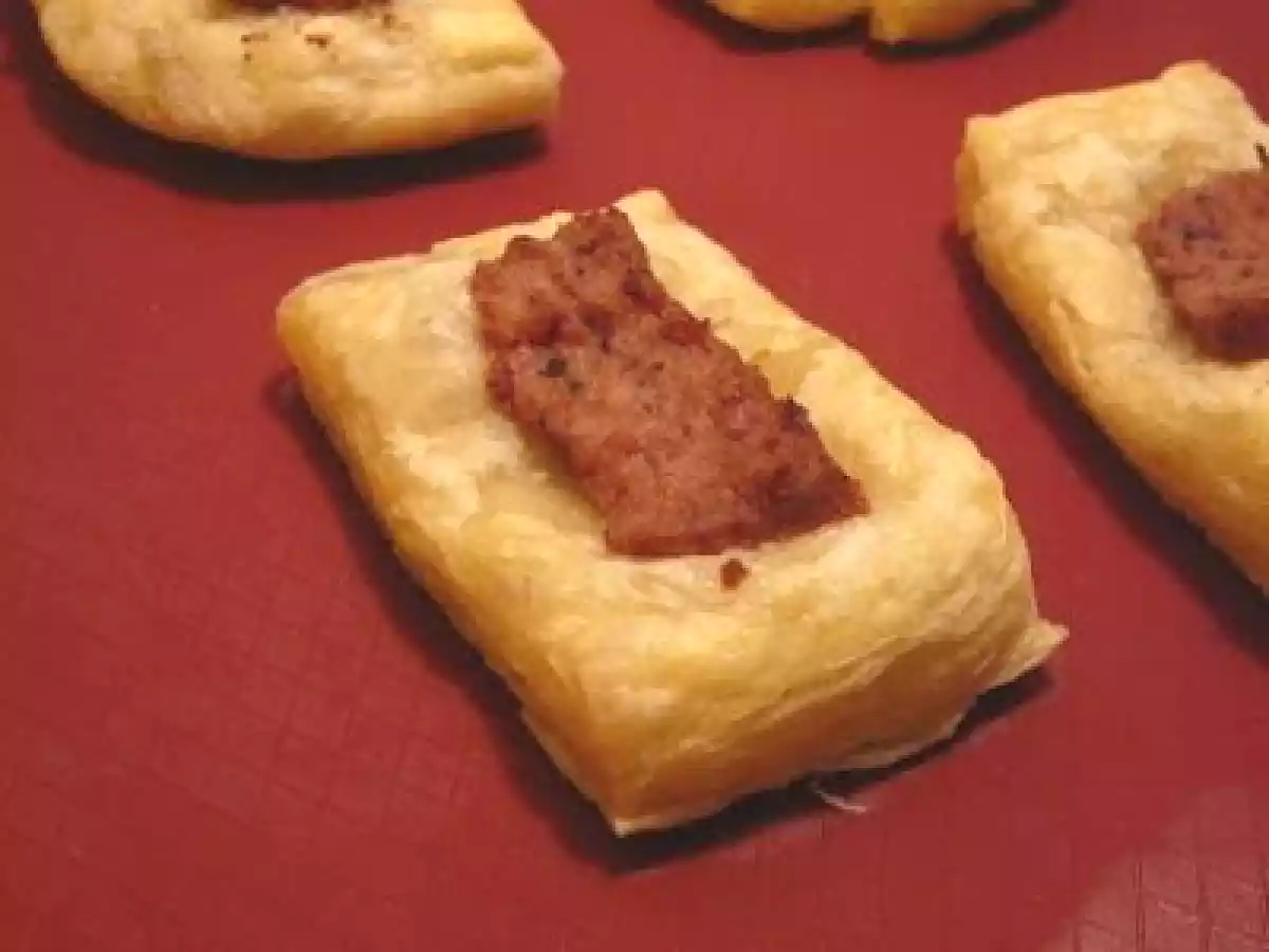 Bouchées de foie gras sur pâte feuilletée