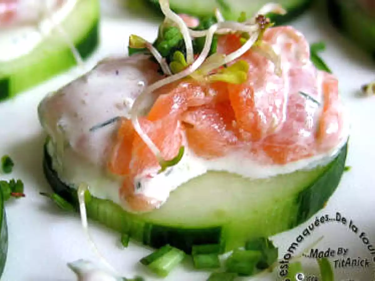 Bouchées de saumon fumé à l'aneth sur concombre