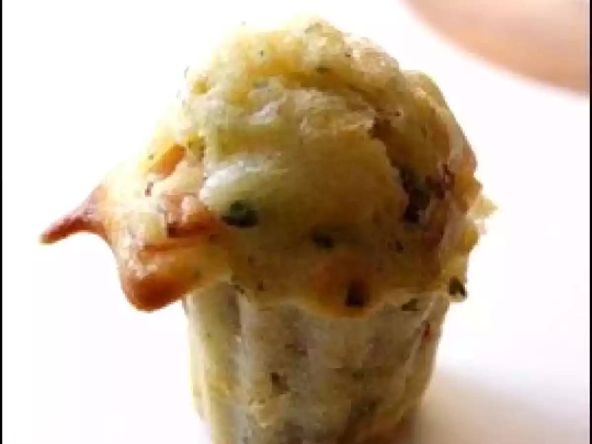 Bouchons de cake au jambon et aux olives.