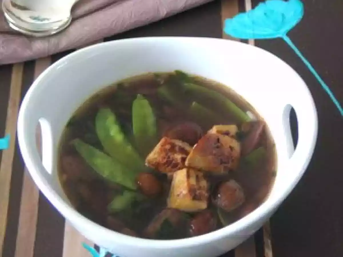 Bouillon de pleurotes et cèpes au foie gras